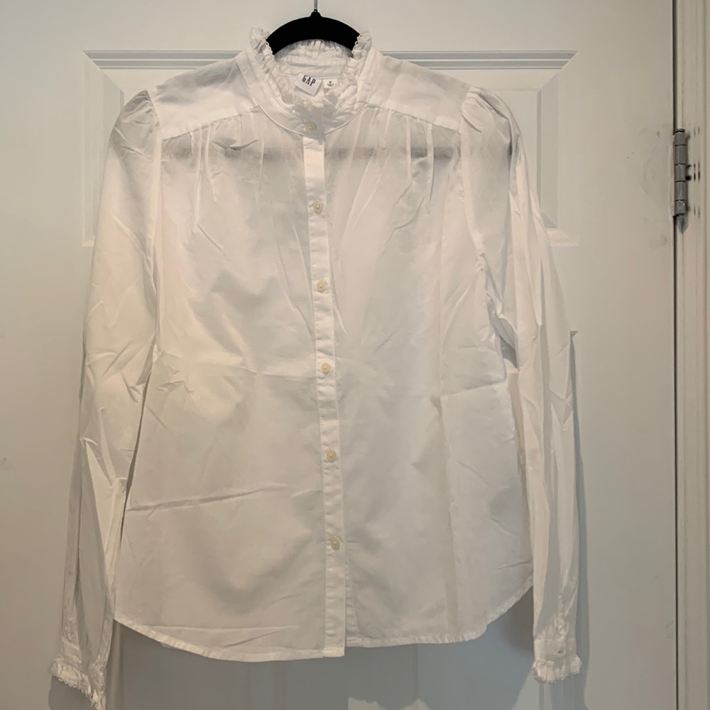 Gap white ruffle each and cuff button down top
